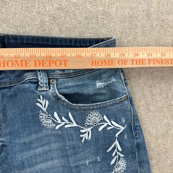 Lucky Brand Georgia Bermuda Shorts 16W Denim Blue Embroidered Frayed Hem Cutoff - Picture 5 of 9